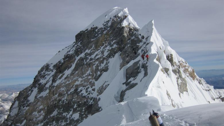 Confirman el fallecimiento de dos montañistas en el Everest