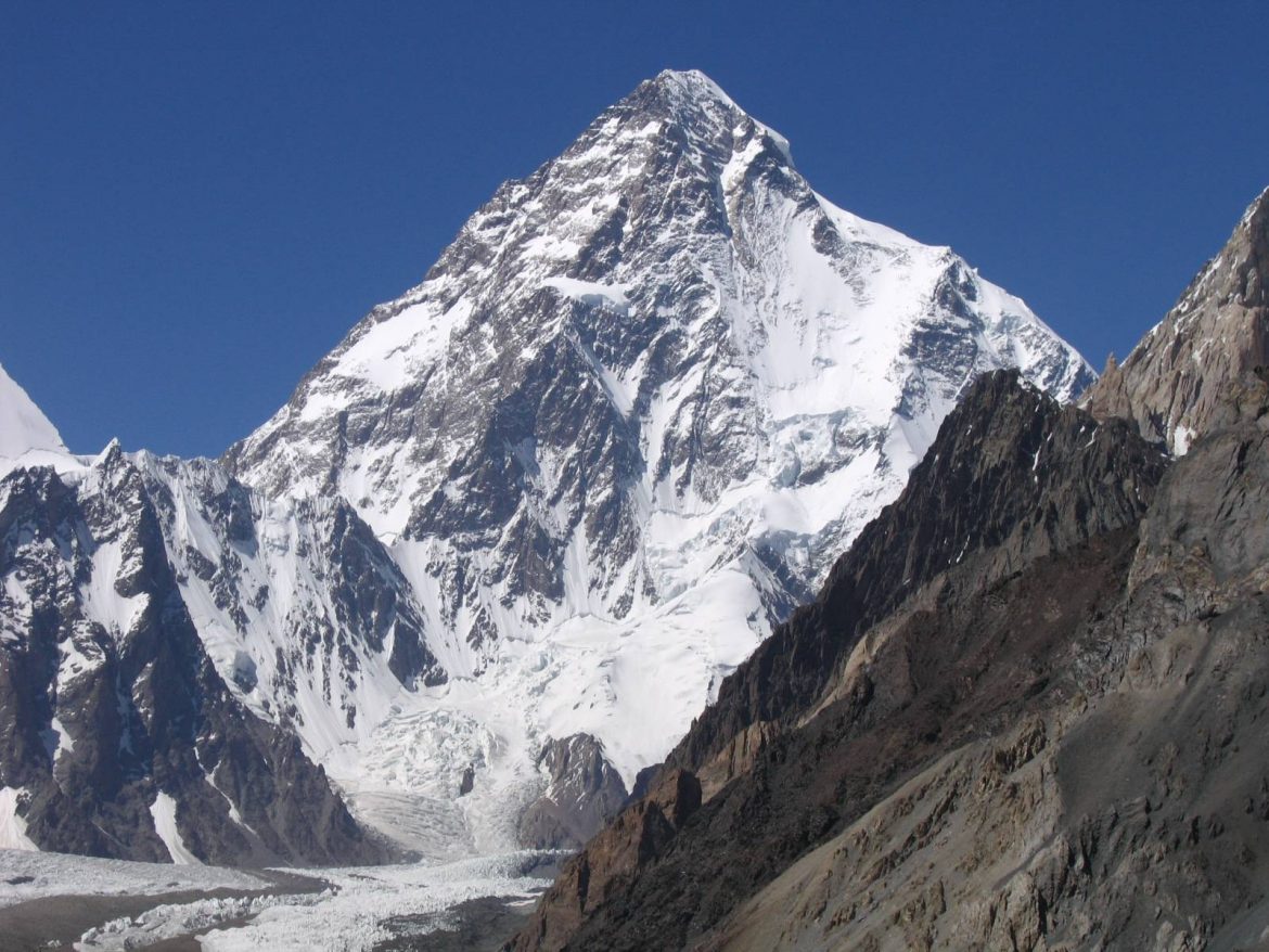Encuentran tres cuerpos en el K2