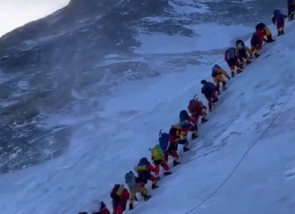 Desastre en el Everest: Colapsó cornisa cerca de la cumbre sur