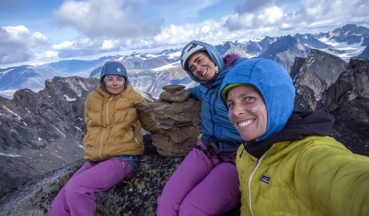 Chilenas logran ascenso inédito en el Ártico